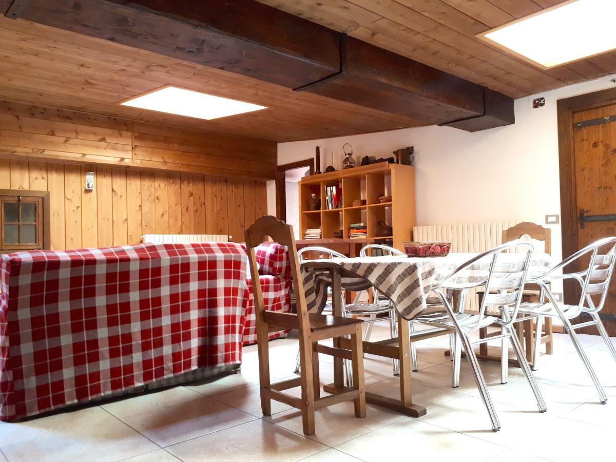 Chez Soi Taverna Alloggio A Courmayeur Dış mekan fotoğraf