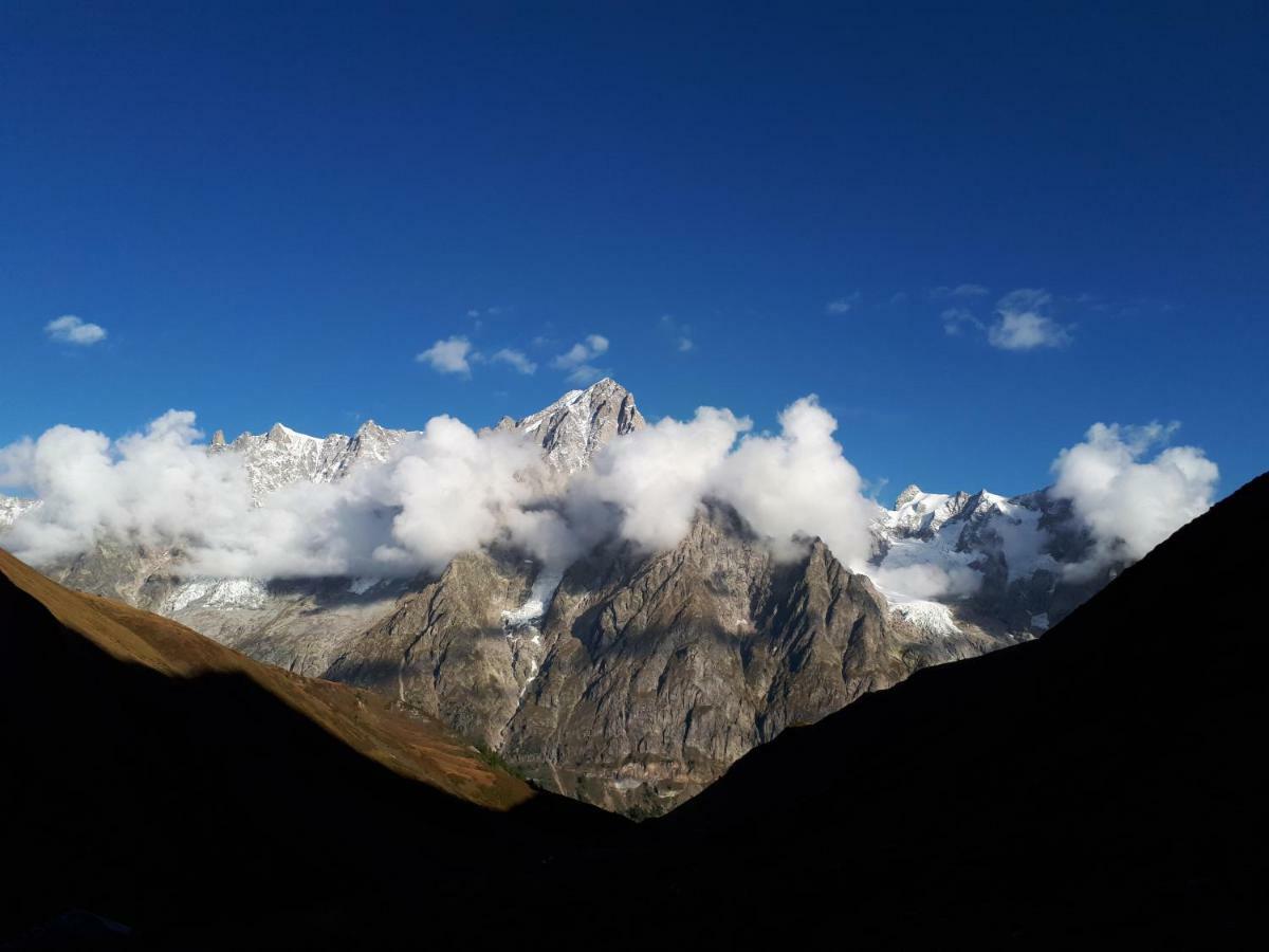 Chez Soi Taverna Alloggio A Courmayeur Dış mekan fotoğraf