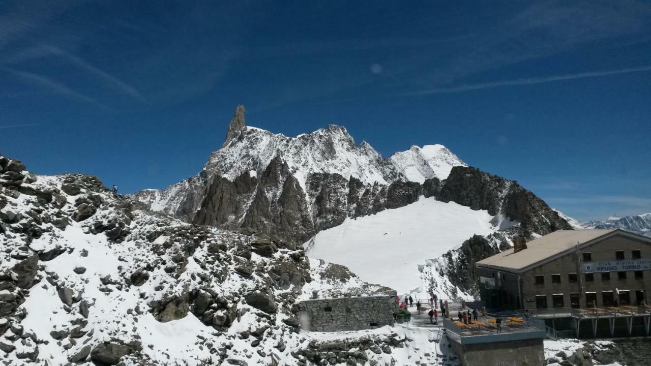 Chez Soi Taverna Alloggio A Courmayeur Dış mekan fotoğraf